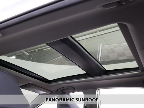 Used 2024 Toyota Camry XSE w/ Navigation Package image 4