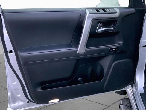 Used 2024 Toyota 4Runner Limited AWD/4WD image 21