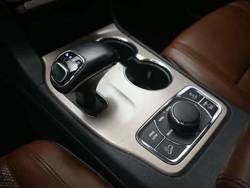 Used 2015 Jeep Grand Cherokee Summit w/ Platinum Series Group AWD/4WD image 28