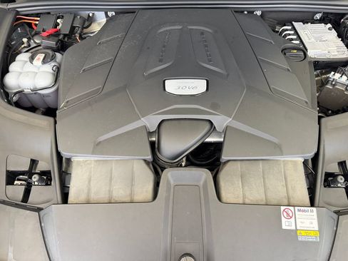 Certified 2023 Porsche Cayenne AWD/4WD image 26