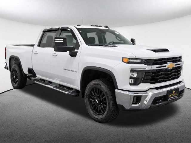 Used 2024 Chevrolet Silverado 3500 LT w/ Convenience Package AWD/4WD image 2