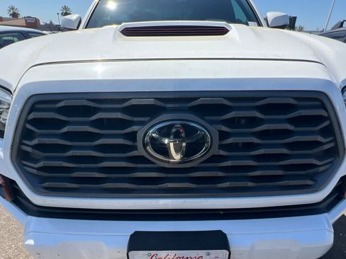 Used 2021 Toyota Tacoma TRD Sport w/ Technology Package AWD/4WD image 12