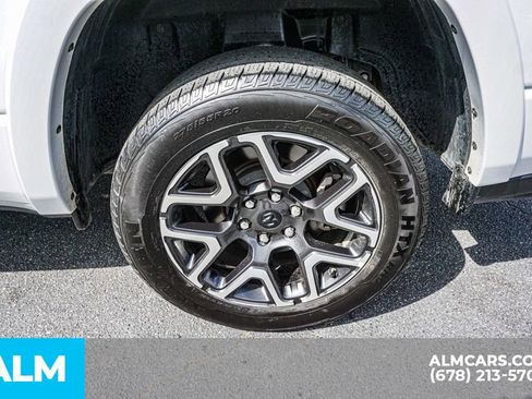 Used 2025 RAM 1500 Laramie AWD/4WD image 17