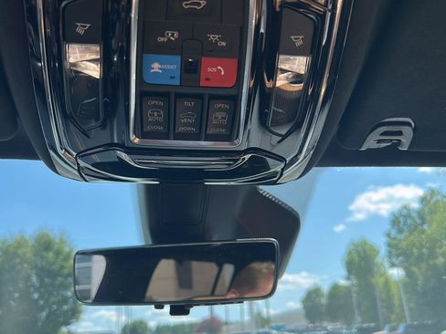 Used 2023 Jeep Grand Wagoneer Series III AWD/4WD image 17