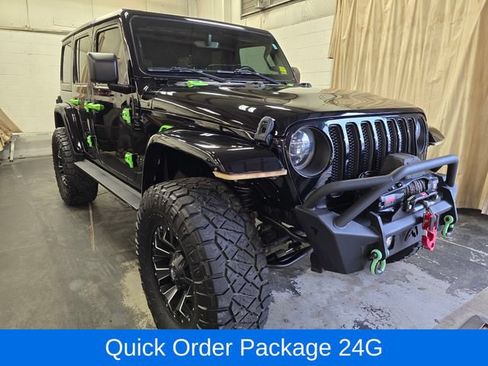 Used 2019 Jeep Wrangler Unlimited Sahara w/ Uconnect 4C Nav & Sound Group AWD/4WD image 4