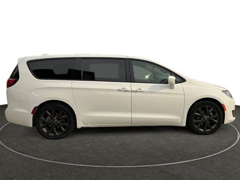Used 2019 Chrysler Pacifica Touring Plus w/ S Appearance Package FWD image 7