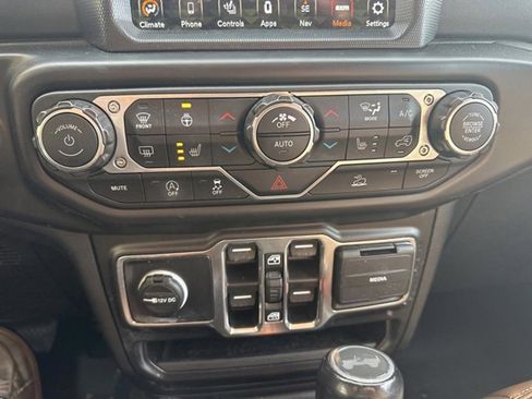 Certified 2022 Jeep Wrangler Unlimited Sahara w/ Cold Weather Group image 25