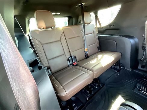 Used 2022 Chevrolet Suburban High Country w/ LPO, Illumination Package image 27