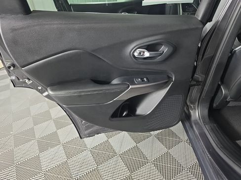 Used 2019 Jeep Cherokee Limited AWD/4WD image 28