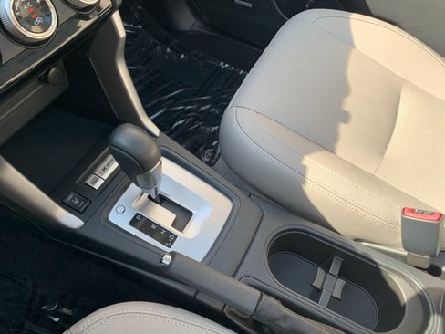 Used 2017 Subaru Forester 2.5i Limited AWD/4WD image 18