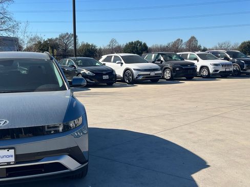 New 2025 Hyundai Ioniq 5 SEL image 3