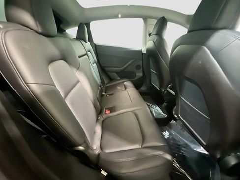 Used 2020 Tesla Model Y Long Range image 21