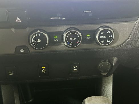 Used 2017 Toyota Tacoma TRD Sport w/ Tow Package RWD image 23