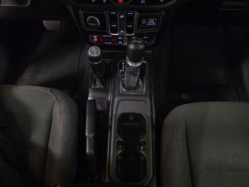 Certified 2025 Jeep Wrangler Unlimited Rubicon AWD/4WD image 18