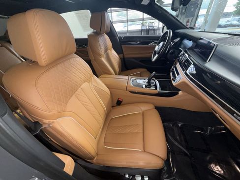 Used 2022 BMW 750i xDrive w/ Executive Package AWD/4WD image 27