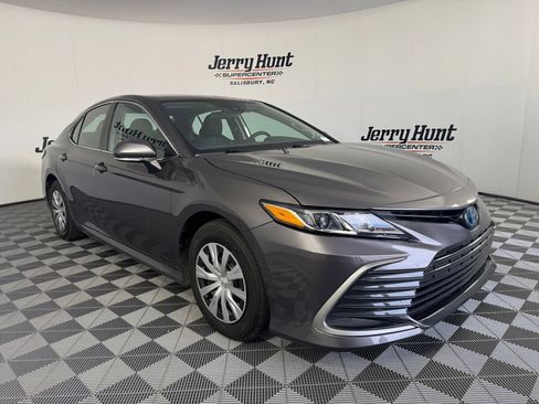 Used 2022 Toyota Camry LE FWD image 5