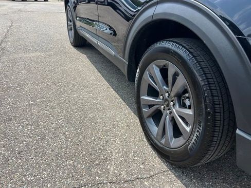 Used 2023 Ford Explorer XLT w/ Equipment Group 202A AWD/4WD image 27