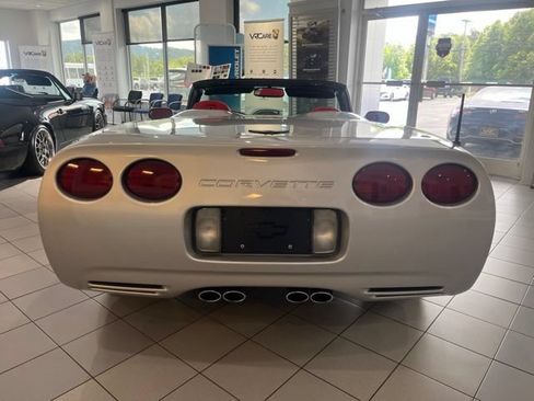 Used 2001 Chevrolet Corvette Convertible w/ Preferred Equipment Group2 RWD image 5