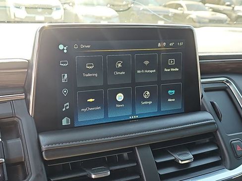 Used 2022 Chevrolet Suburban Z71 w/ Luxury Package image 11