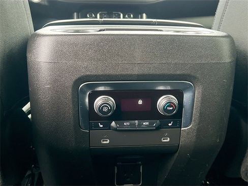 Used 2022 Chevrolet Tahoe Z71 w/ Luxury Package image 26