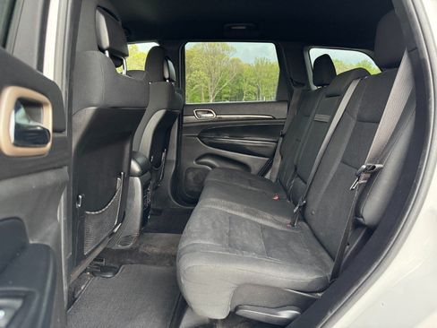Used 2015 Jeep Grand Cherokee Laredo AWD/4WD image 16