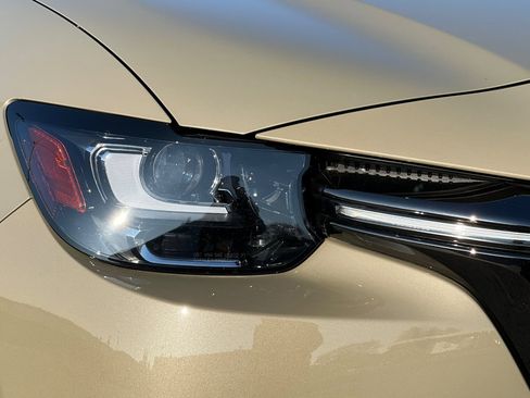 New 2025 MAZDA CX-70 Plug-In Hybrid w/ Premium Plus image 31