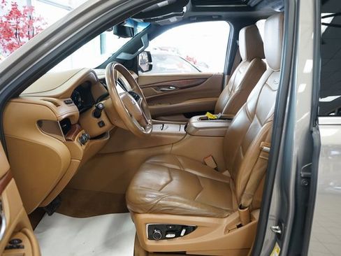 Used 2017 Cadillac Escalade Platinum image 34