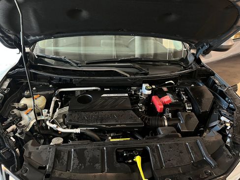 Used 2025 Nissan Rogue SV FWD image 33