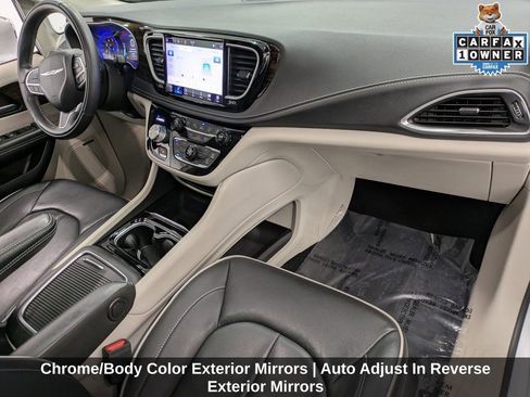 Used 2022 Chrysler Pacifica Limited image 36
