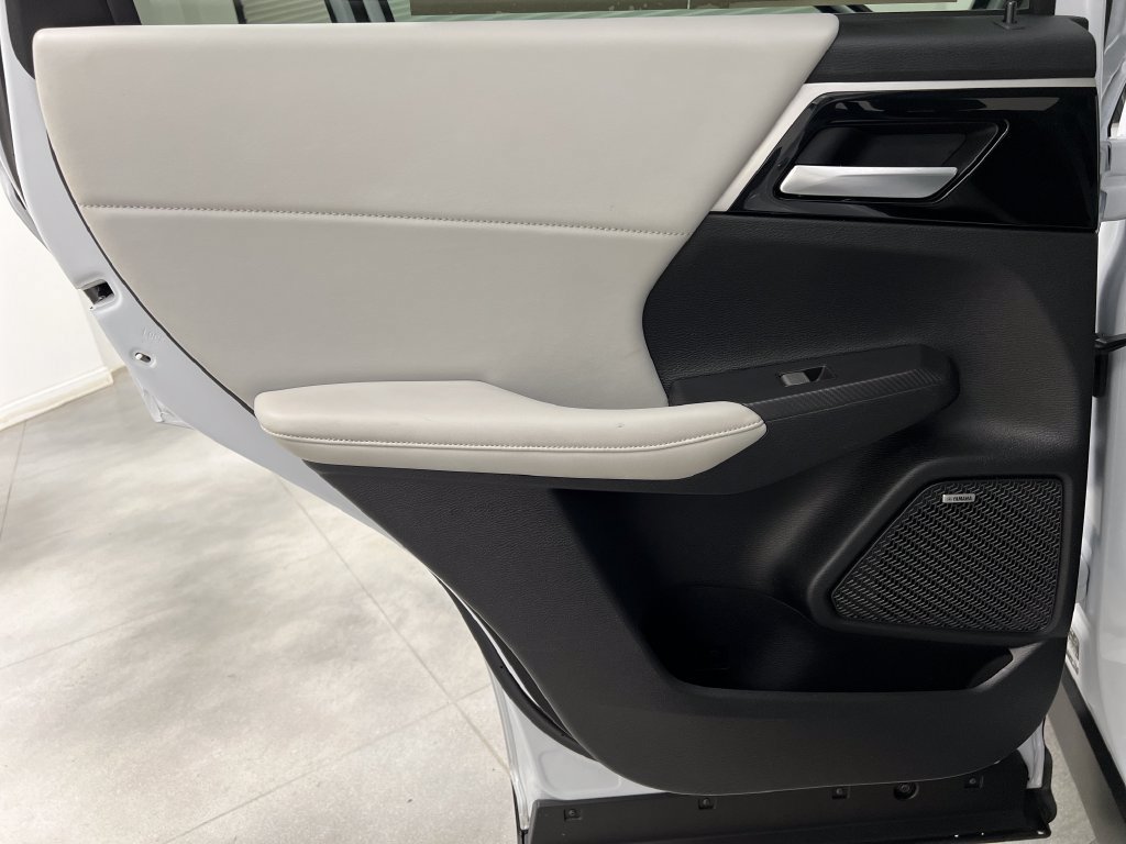 Used 2025 Mitsubishi Outlander SE AWD/4WD image 19