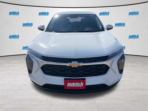 New 2026 Chevrolet Trax LS w/ LS Convenience Package FWD image 2