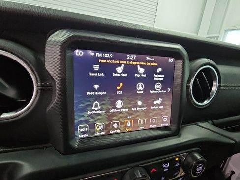 Used 2022 Jeep Wrangler Unlimited Sahara w/ Cold Weather Group AWD/4WD image 18