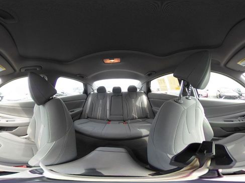 Used 2025 Hyundai Elantra SEL FWD image 43