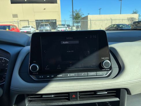 Used 2025 Nissan Rogue SV image 20