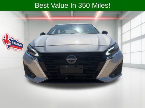 Used 2024 Nissan Altima 2.5 SV image 2