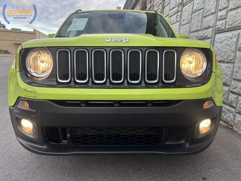 Used 2018 Jeep Renegade Latitude image 16
