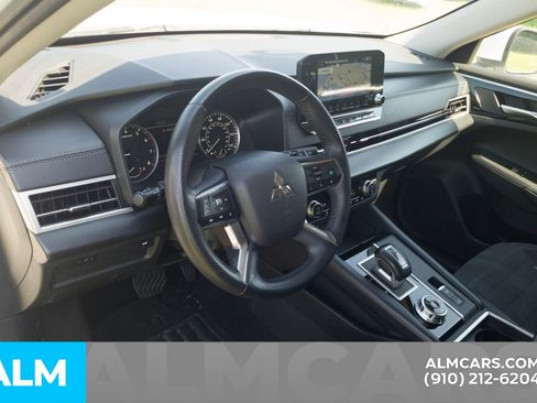 Used 2024 Mitsubishi Outlander SE AWD/4WD image 6