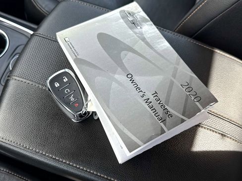 Used 2020 Chevrolet Traverse Premier AWD/4WD image 38