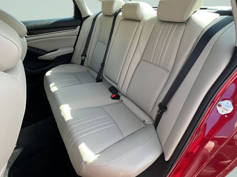 Used 2021 Honda Accord Touring image 9