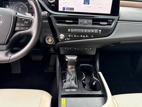 Used 2025 Lexus ES 300h w/ Premium Package FWD image 30