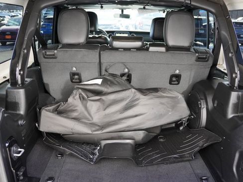 Used 2023 Jeep Wrangler Unlimited Sahara w/ Cold Weather Group image 21