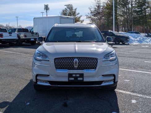 Used 2020 Lincoln Aviator Reserve w/ Equipment Group 202A image 8
