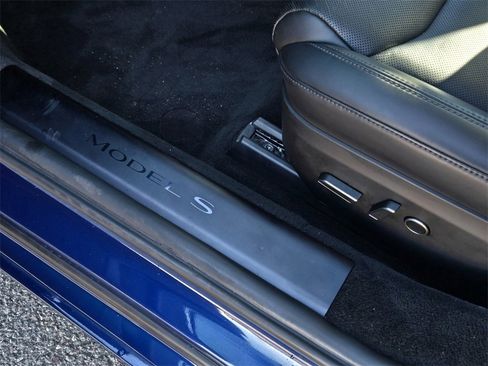 Used 2023 Tesla Model S Standard Range image 10