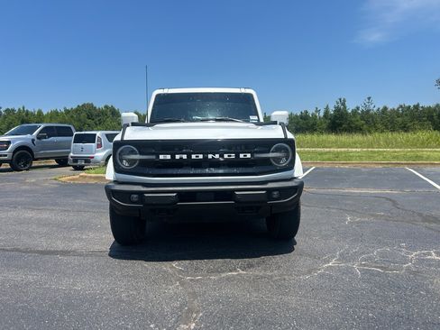 Used 2024 Ford Bronco Outer Banks AWD/4WD image 2