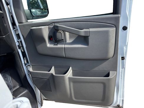 Used 2017 Chevrolet Express 2500 RWD image 31