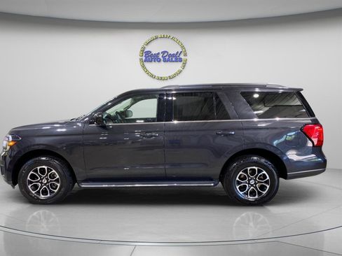Used 2022 Ford Expedition XLT AWD/4WD image 2