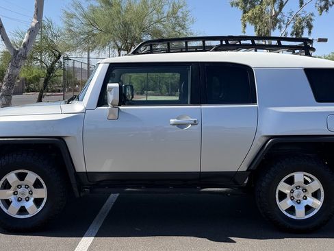 Used 2008 Toyota FJ Cruiser 4WD image 2