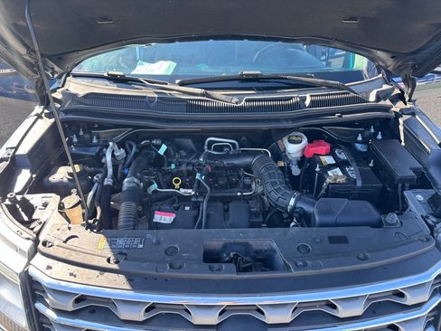 Used 2017 Ford Explorer XLT AWD/4WD image 34