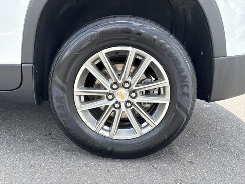 Used 2023 Chevrolet Traverse LT AWD/4WD image 14