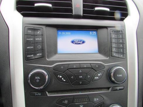 Used 2016 Ford Fusion SE FWD image 13